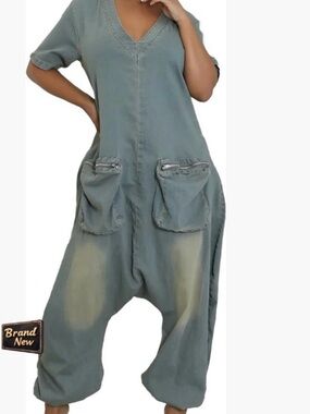 Relaxed V-Neck Oversized Big Pockets Jumpsuit in Acid Wash